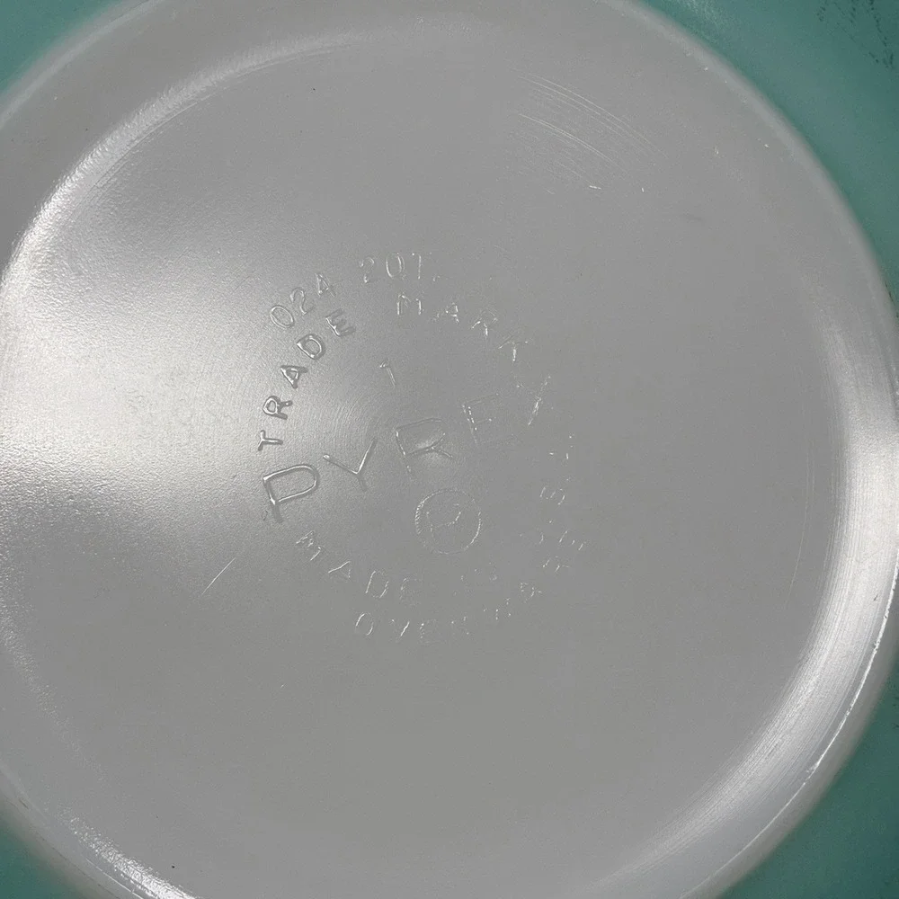 Vintage PYREX 024 Turquoise Glass Casserole Dish w Lid 2 QT Robins Egg Blue